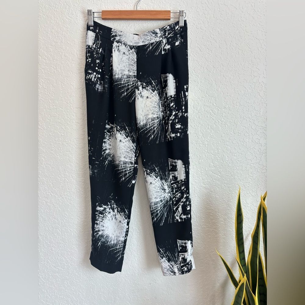 Aritzia Babaton Black Scenic Print Pull On Ankle Pants Size 2